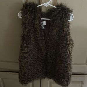 Old Navy girls vest size M(8)